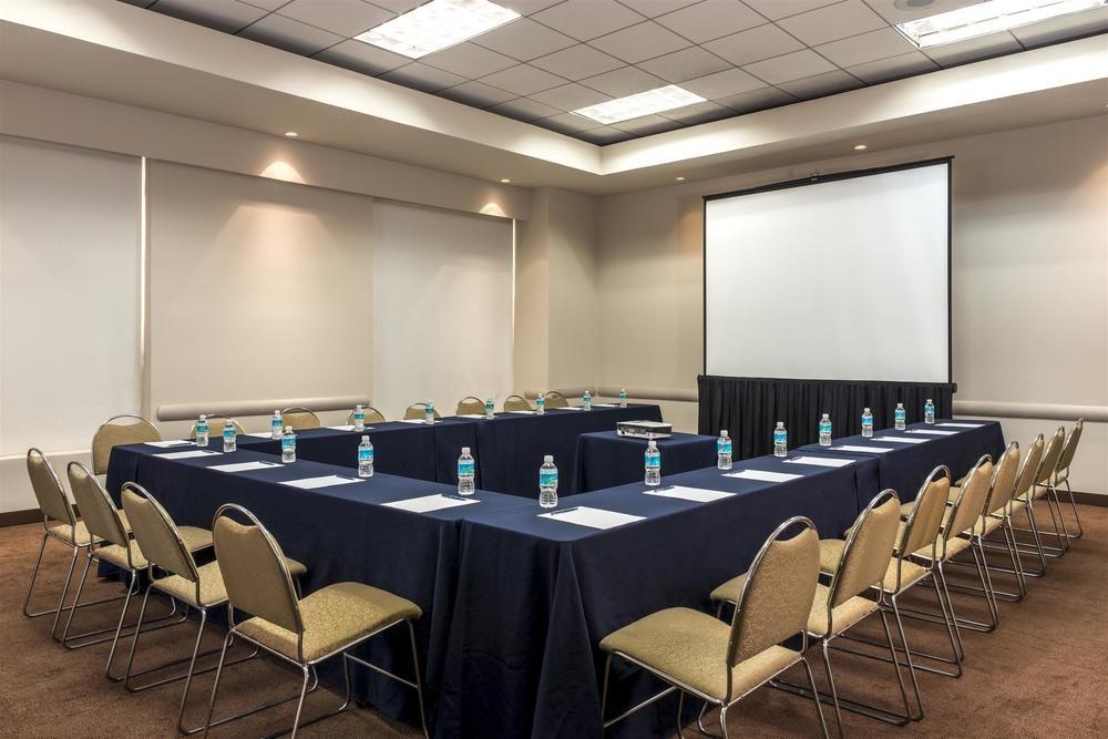 Four Points By Sheraton Galerias Monterrey Buitenkant foto Meeting room at the Hilton San Diego Bayfront