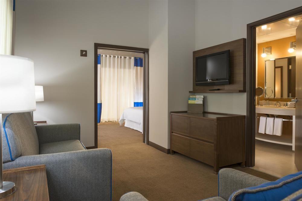 Four Points By Sheraton Galerias Monterrey Buitenkant foto A typical suite at the Residence Inn