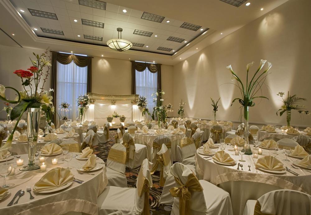 Four Points By Sheraton Galerias Monterrey Buitenkant foto A wedding reception