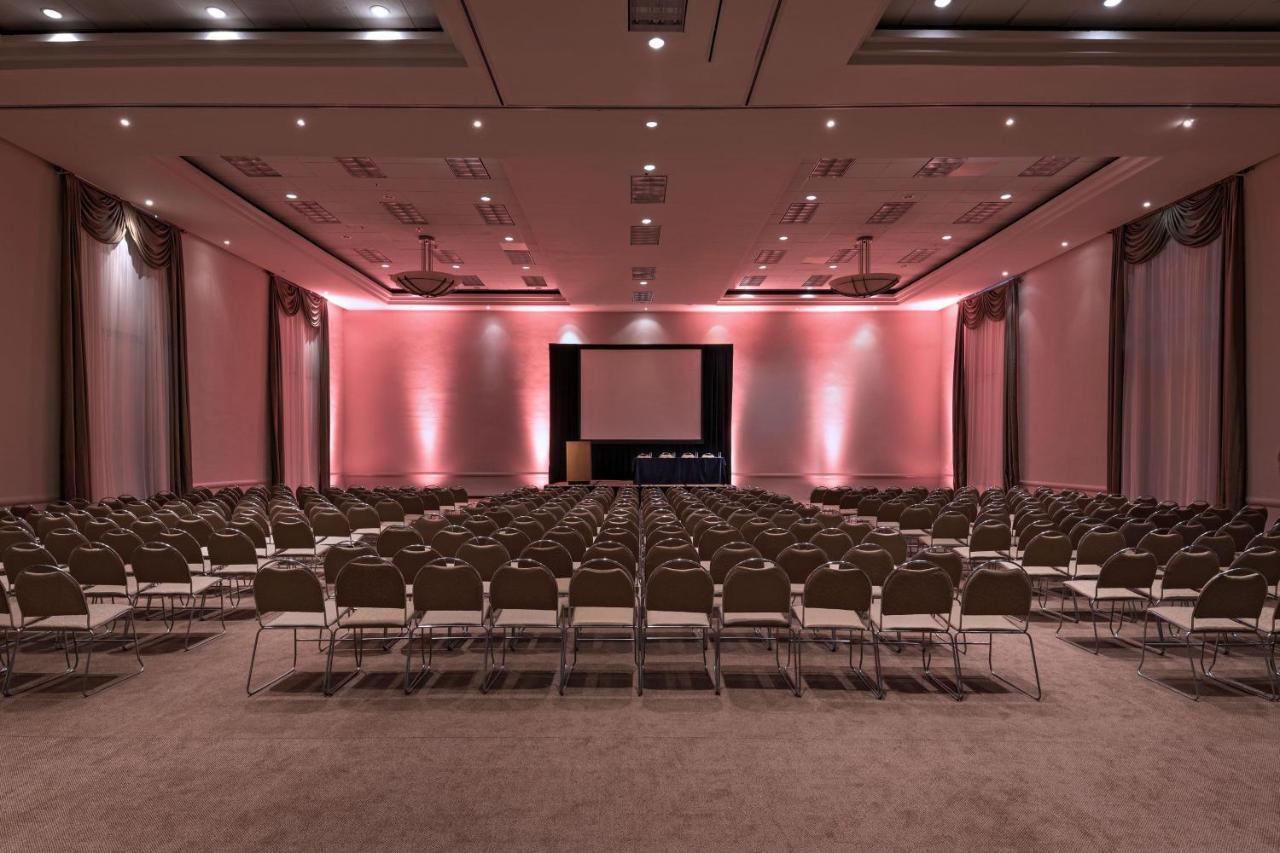 Four Points By Sheraton Galerias Monterrey Buitenkant foto The ballroom