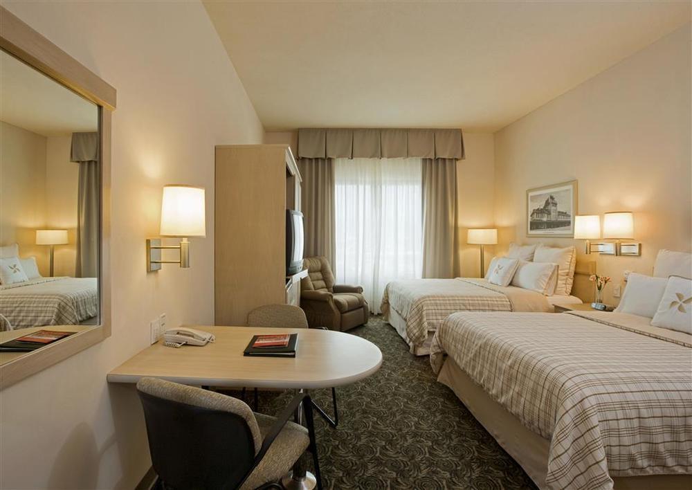 Four Points By Sheraton Galerias Monterrey Kamer foto A typical hotel room
