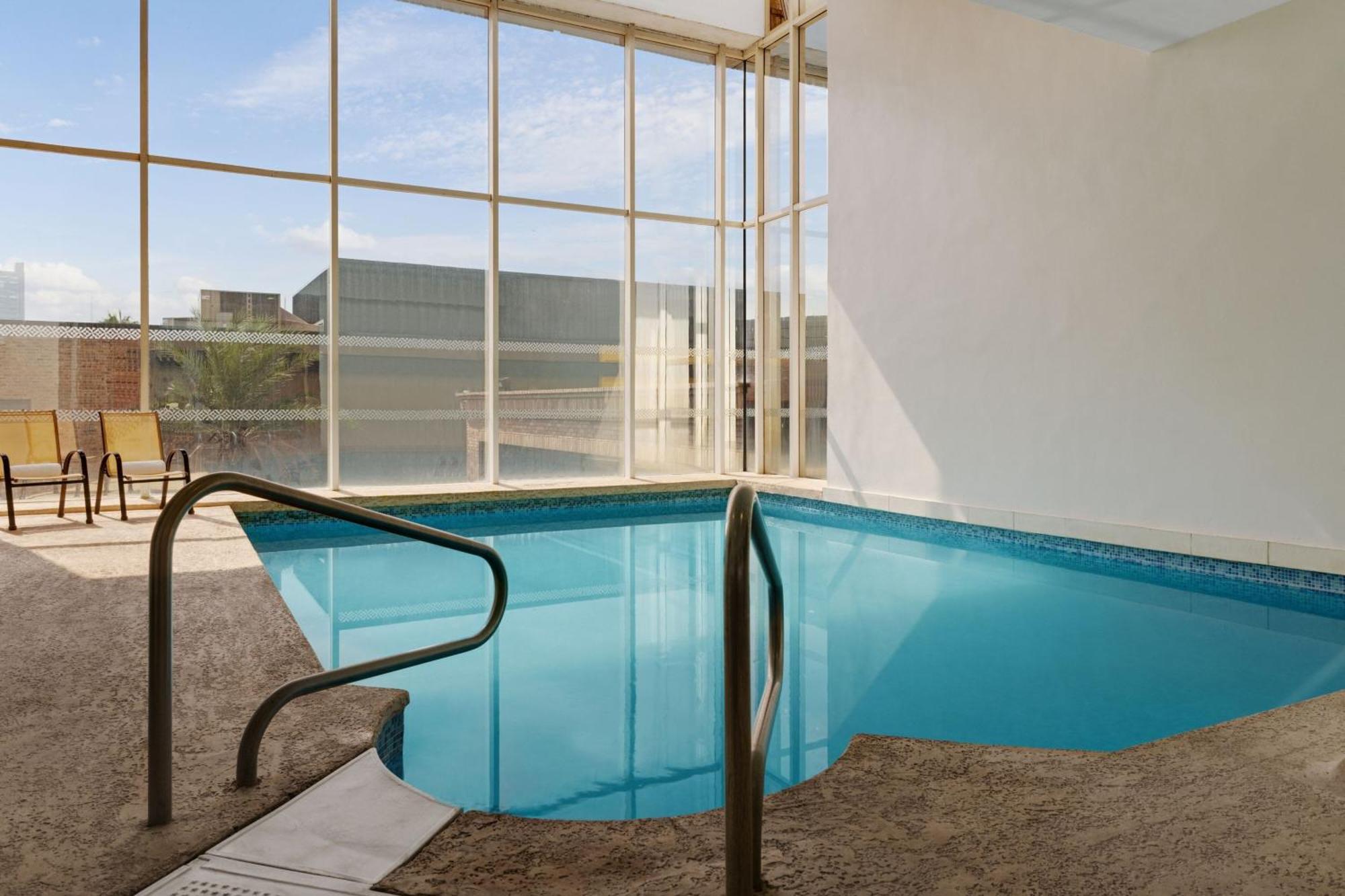 Four Points By Sheraton Galerias Monterrey Buitenkant foto The pool at the 1964 Olympic Village
