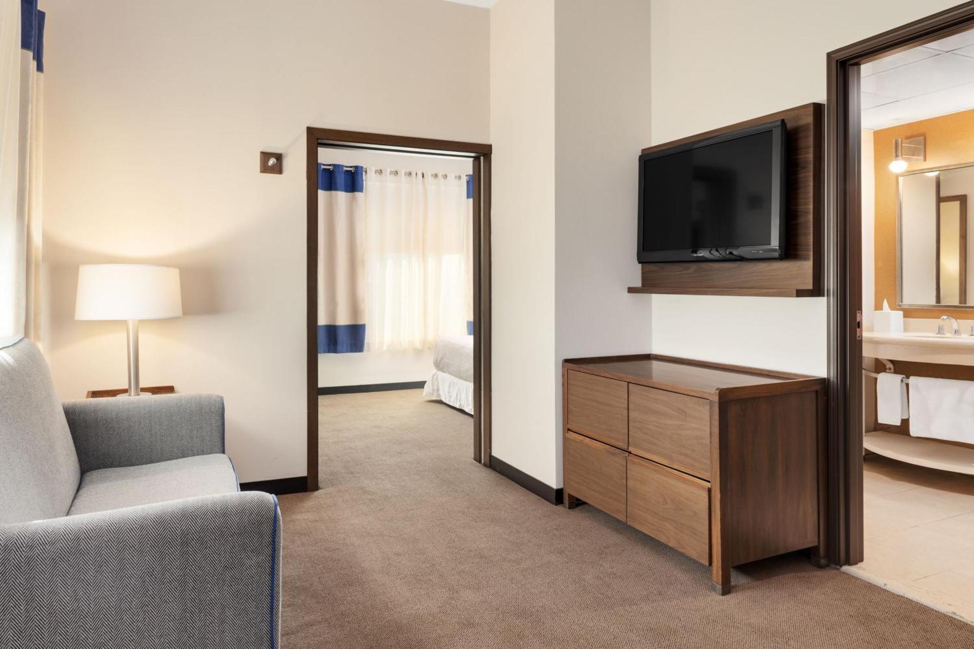 Four Points By Sheraton Galerias Monterrey Buitenkant foto A typical suite at the Residence Inn