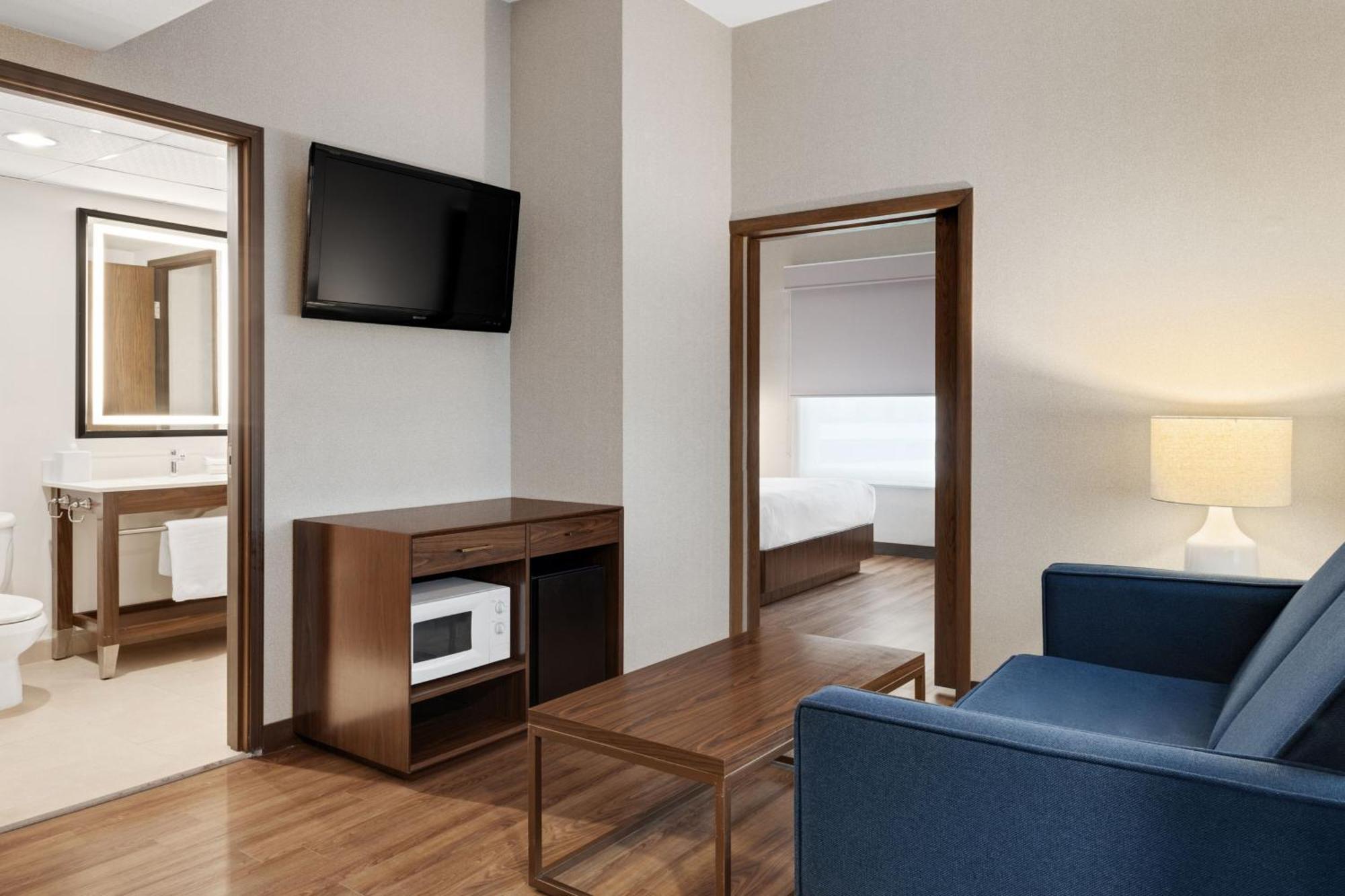 Four Points By Sheraton Galerias Monterrey Buitenkant foto A suite at the Hilton Garden Inn in San Francisco
