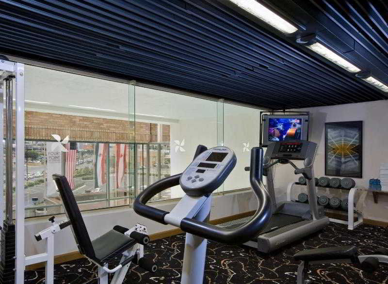 Four Points By Sheraton Galerias Monterrey Buitenkant foto The gym at the hotel