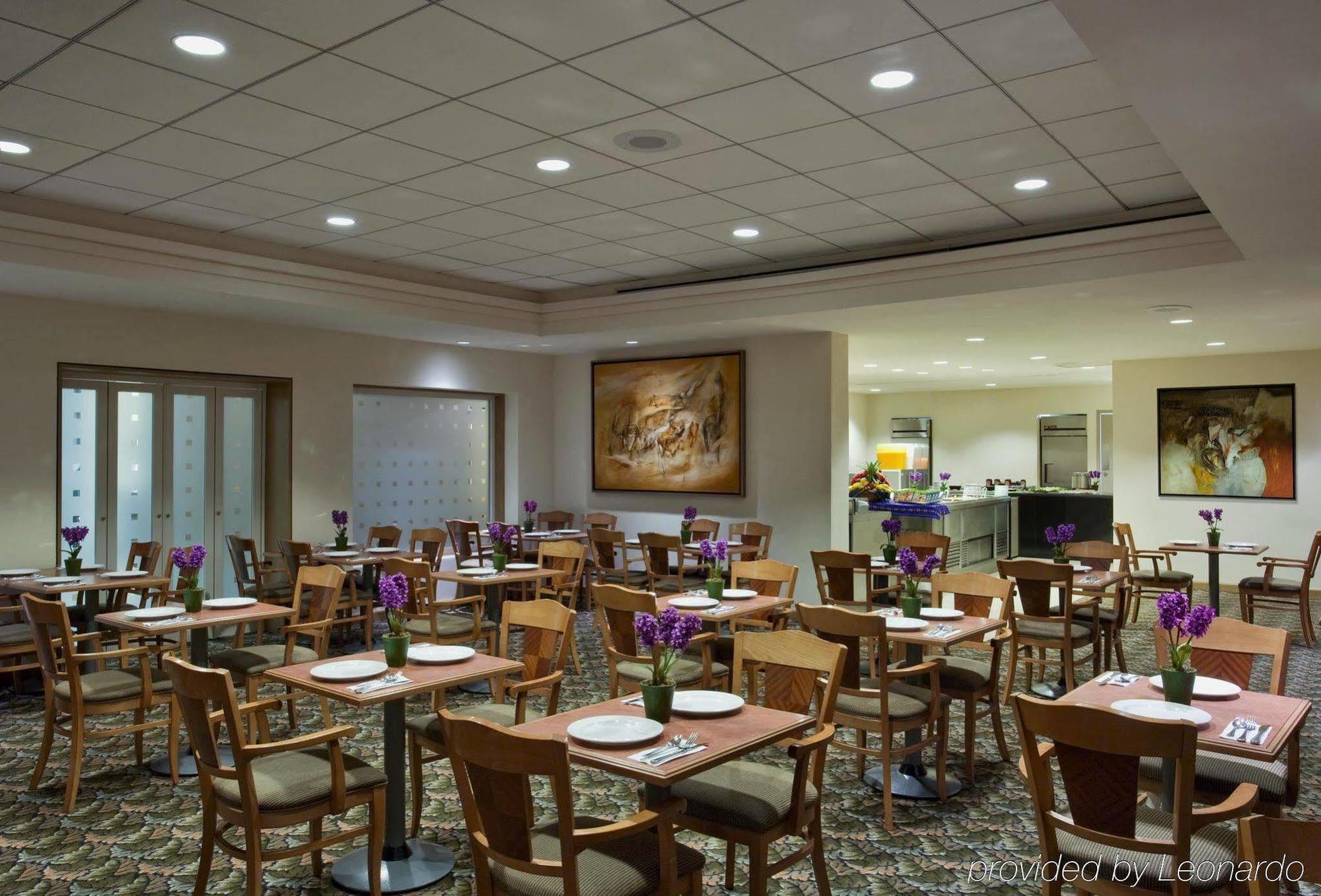 Four Points By Sheraton Galerias Monterrey Buitenkant foto The Club at Newark Airport
